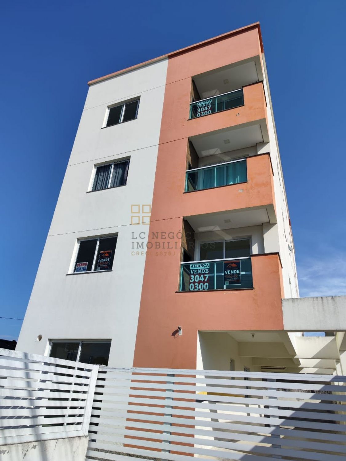 Apartamento Para Vender com 3 quartos 1 suítes no bairro Flor de Nápolis em São José