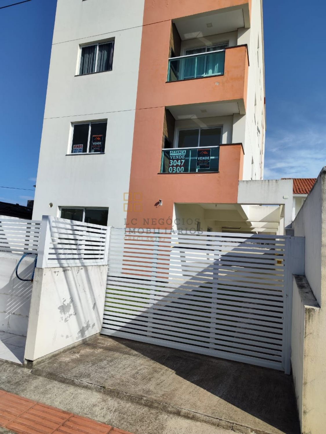 Apartamento Para Vender com 3 quartos 1 suítes no bairro Flor de Nápolis em São José