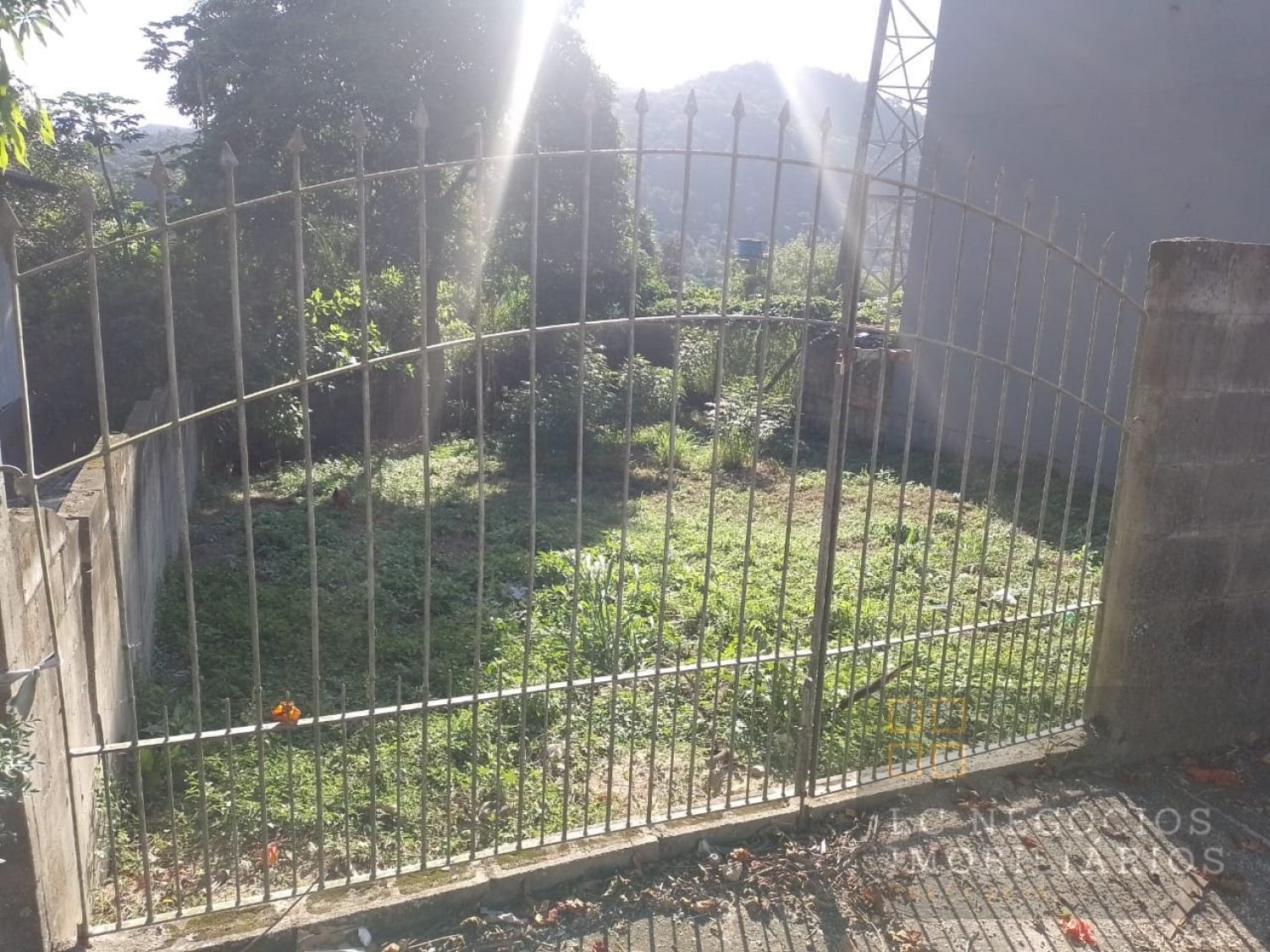 Lote / Terreno de Bairro Para Vender no bairro Alto Aririu em Palhoça