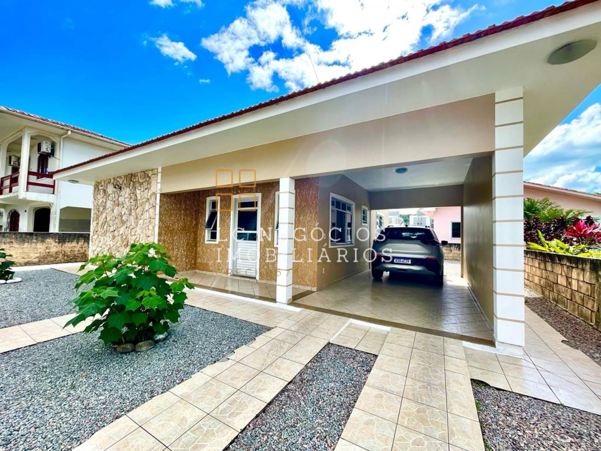 Casa Para Vender com 3 quartos no bairro Barra do Aririu em Palhoça