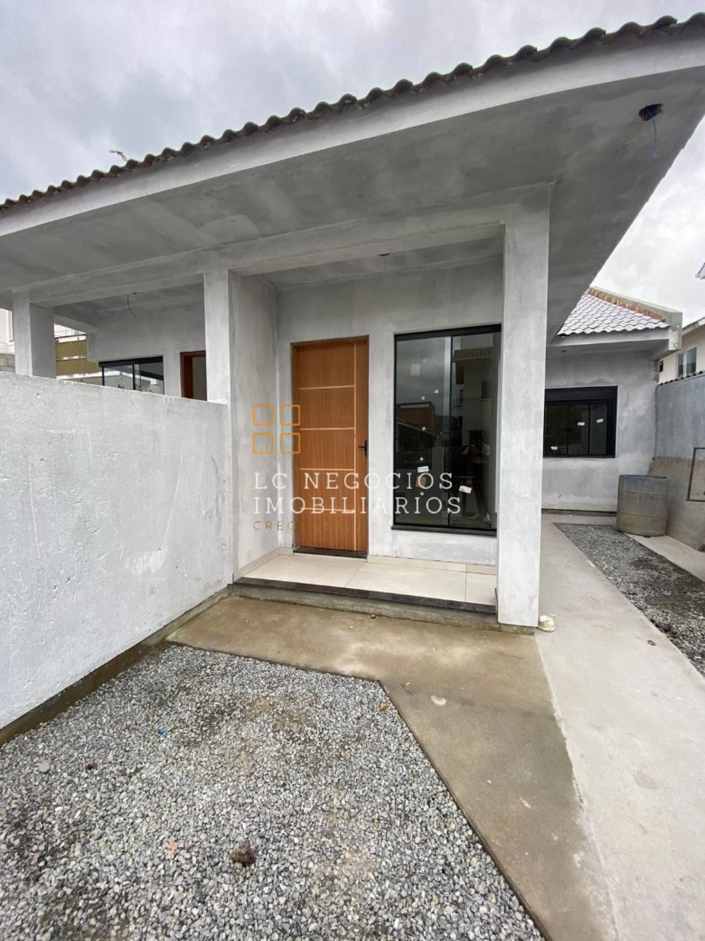 Casa Geminada Para Vender com 02 quartos no bairro São Sebastião em Palhoça