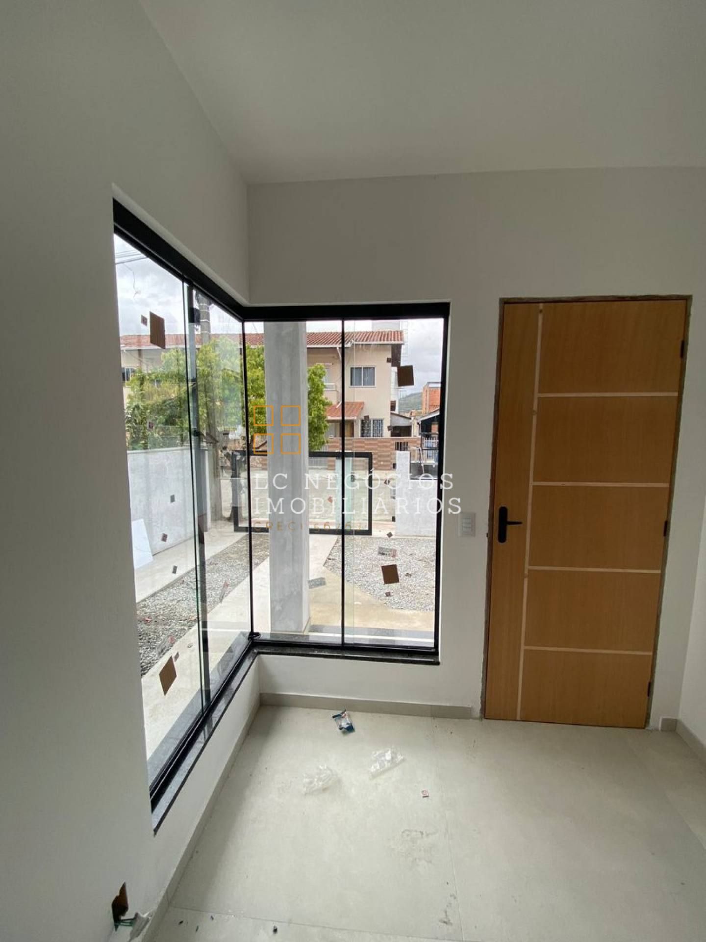 Casa Geminada Para Vender com 02 quartos no bairro São Sebastião em Palhoça