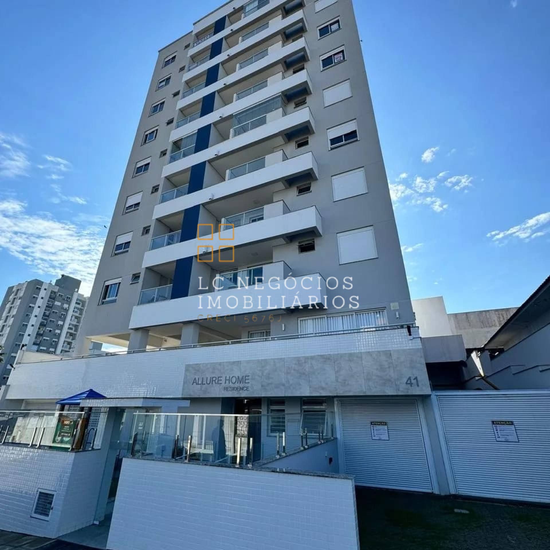 Apartamento Para Vender com 2 quartos 1 suítes no bairro Barreiros em São José