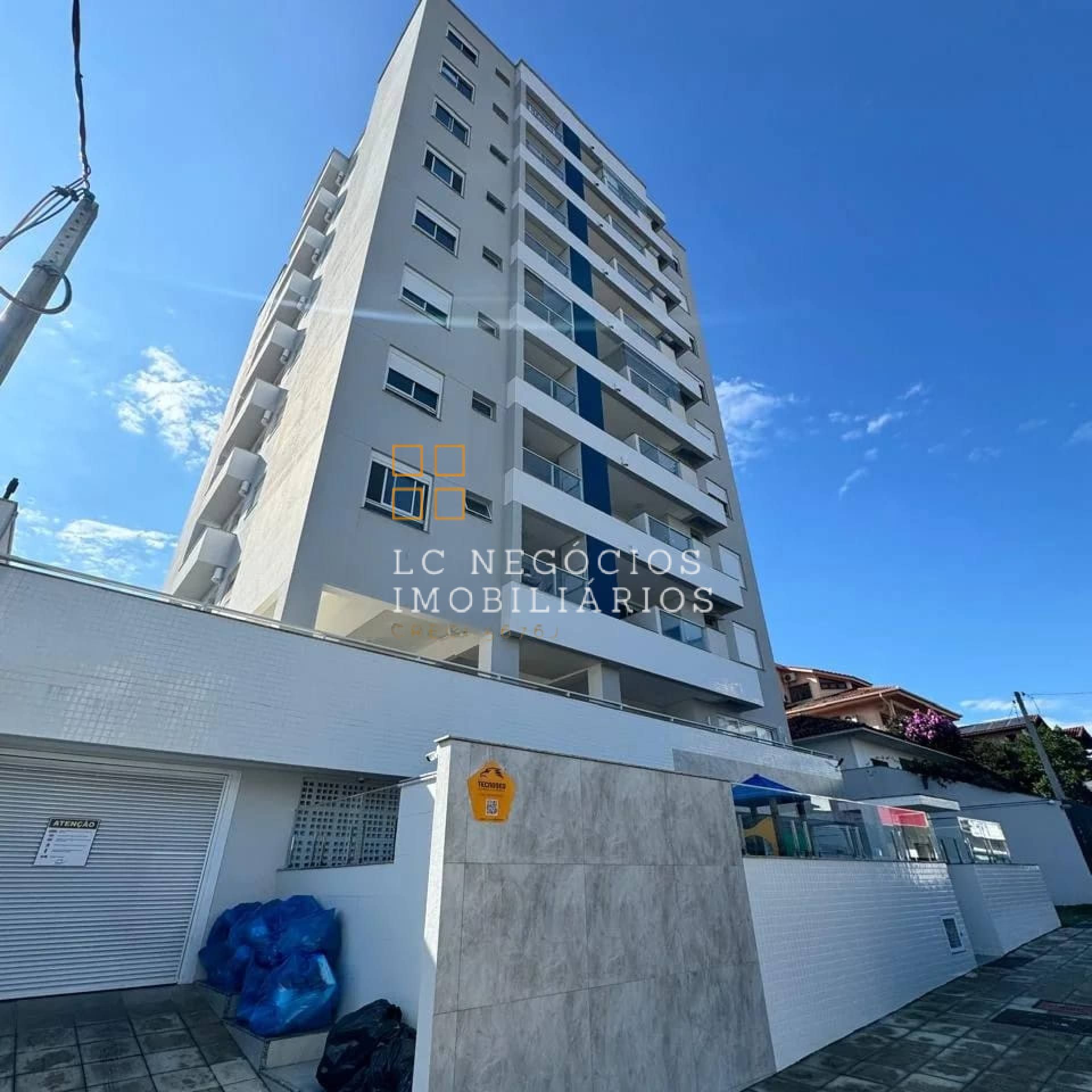 Apartamento Para Vender com 2 quartos 1 suítes no bairro Barreiros em São José