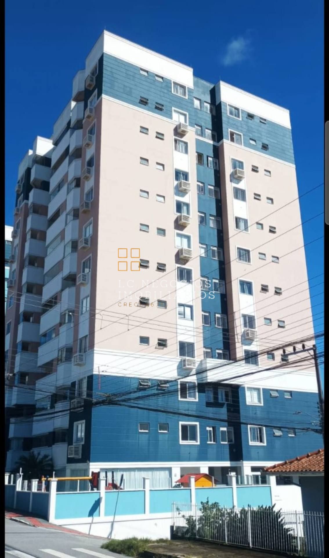 Apartamento Para Vender com 2 quartos 1 suítes no bairro Barreiros em São José