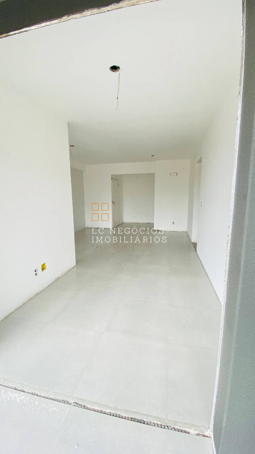 Apartamento Para Vender com 3 quartos 1 suítes no bairro Pagani em Palhoça