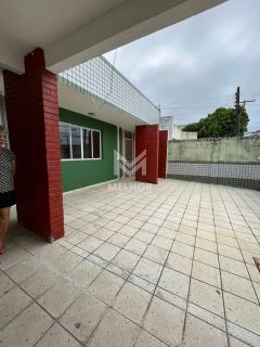 CASA COM 4 QUARTOS EM PIEDADE