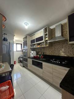 Apartamento à venda no bairro Pitangueiras em Lauro de Freitas/BA