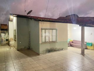 Casa Para Vender com 3 quartos no bairro Aruana em Aracaju