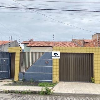 Casa Para Vender com 3 quartos no bairro Aruana em Aracaju