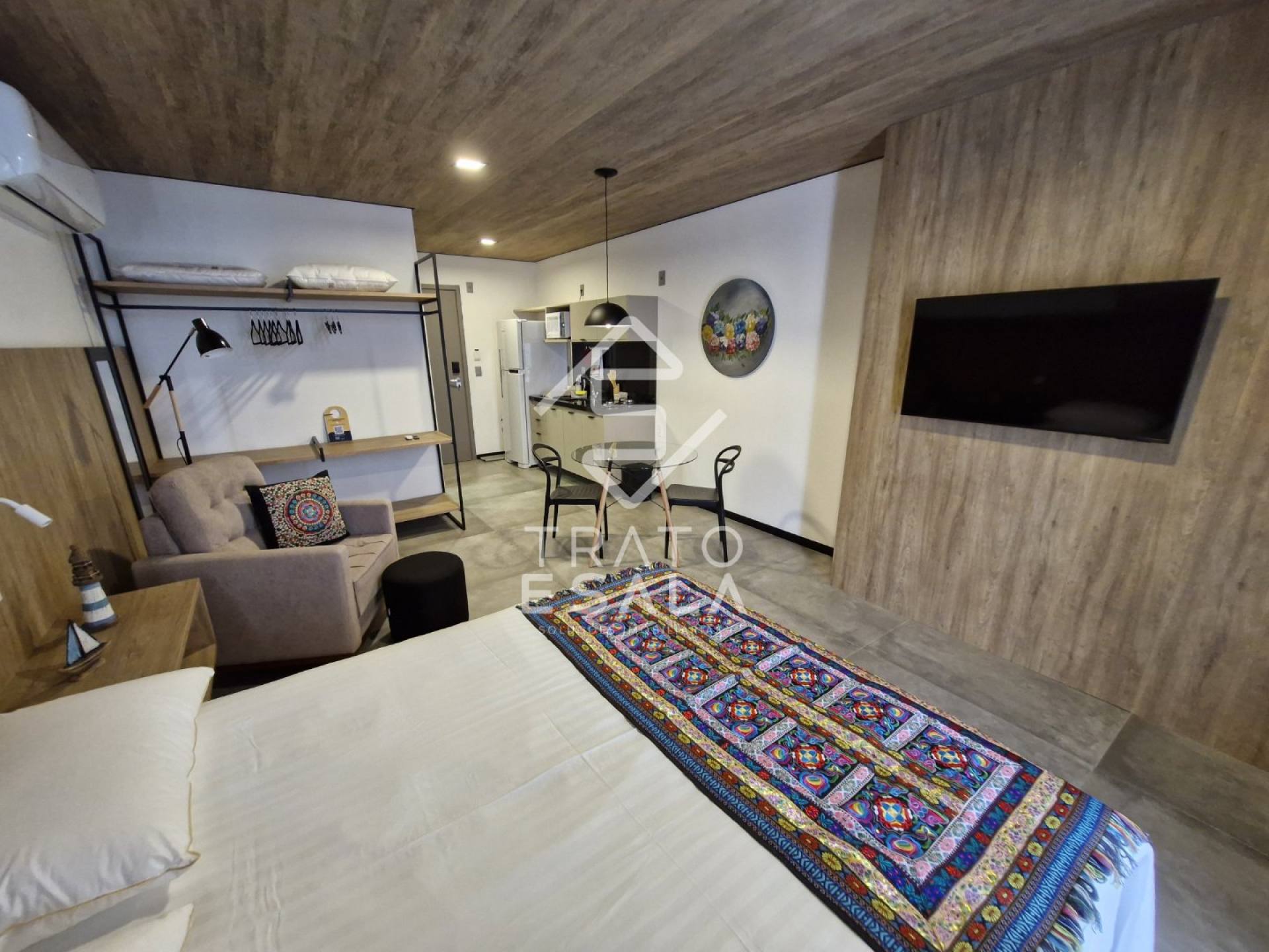 Studio novo, decorado e completo, na Pajuçara, com área de lazer única