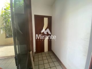 Casa Comercial Para Alugar com 4 quartos sendo 4 suítes no bairro Santa Mônica em Feira De Santana