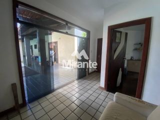 Casa Comercial Para Alugar com 4 quartos sendo 4 suítes no bairro Santa Mônica em Feira De Santana