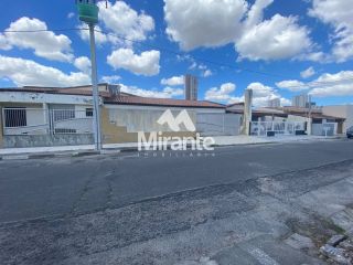 Casa Comercial Para Alugar com 4 quartos sendo 4 suítes no bairro Santa Mônica em Feira De Santana