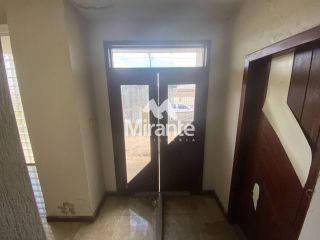 Casa Comercial Para Alugar com 4 quartos sendo 4 suítes no bairro Santa Mônica em Feira De Santana
