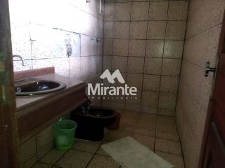 Casa Para Alugar com 7 quartos sendo 3 suítes no bairro Sim em Feira De Santana