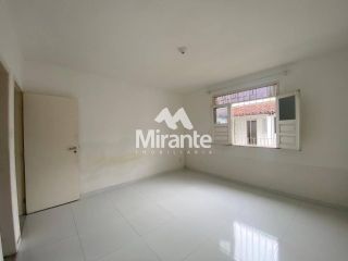 Casa Para Alugar com 3 quartos sendo 1 suítes no bairro Capuchinhos em Feira De Santana