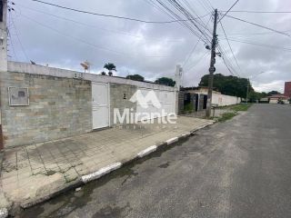 Casa Para Alugar com 3 quartos sendo 1 suítes no bairro Capuchinhos em Feira De Santana