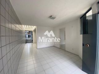 Casa Para Alugar com 3 quartos sendo 1 suítes no bairro Capuchinhos em Feira De Santana