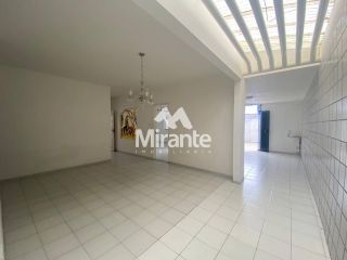 Casa Para Alugar com 3 quartos sendo 1 suítes no bairro Capuchinhos em Feira De Santana