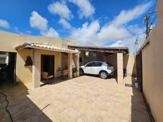 CASA REFORMADA COM PISCINA NA ARUANA