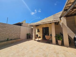 CASA REFORMADA COM PISCINA NA ARUANA