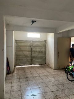 EXCELENTE CASA COM PONTO COMERCIAL Á VENDA