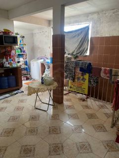 EXCELENTE CASA COM PONTO COMERCIAL Á VENDA