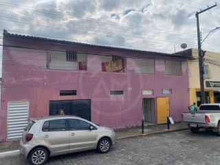 EXCELENTE CASA COM PONTO COMERCIAL Á VENDA