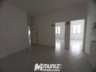 ALUGA-SE EXCELENTE PONTO COMERCIAL NA AV. HERMES FONTES