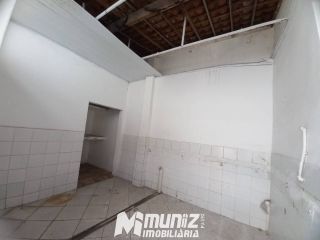 ALUGA-SE EXCELENTE PONTO COMERCIAL NA AV. HERMES FONTES