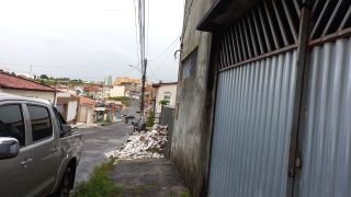 vende-se casa com 2 pavimentos no Eduardo Gomes